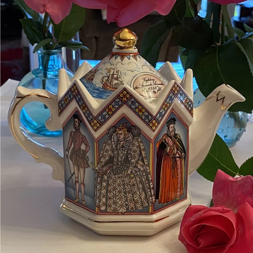 Vintage James Sadler Elizabeth Queen Of England Teapot